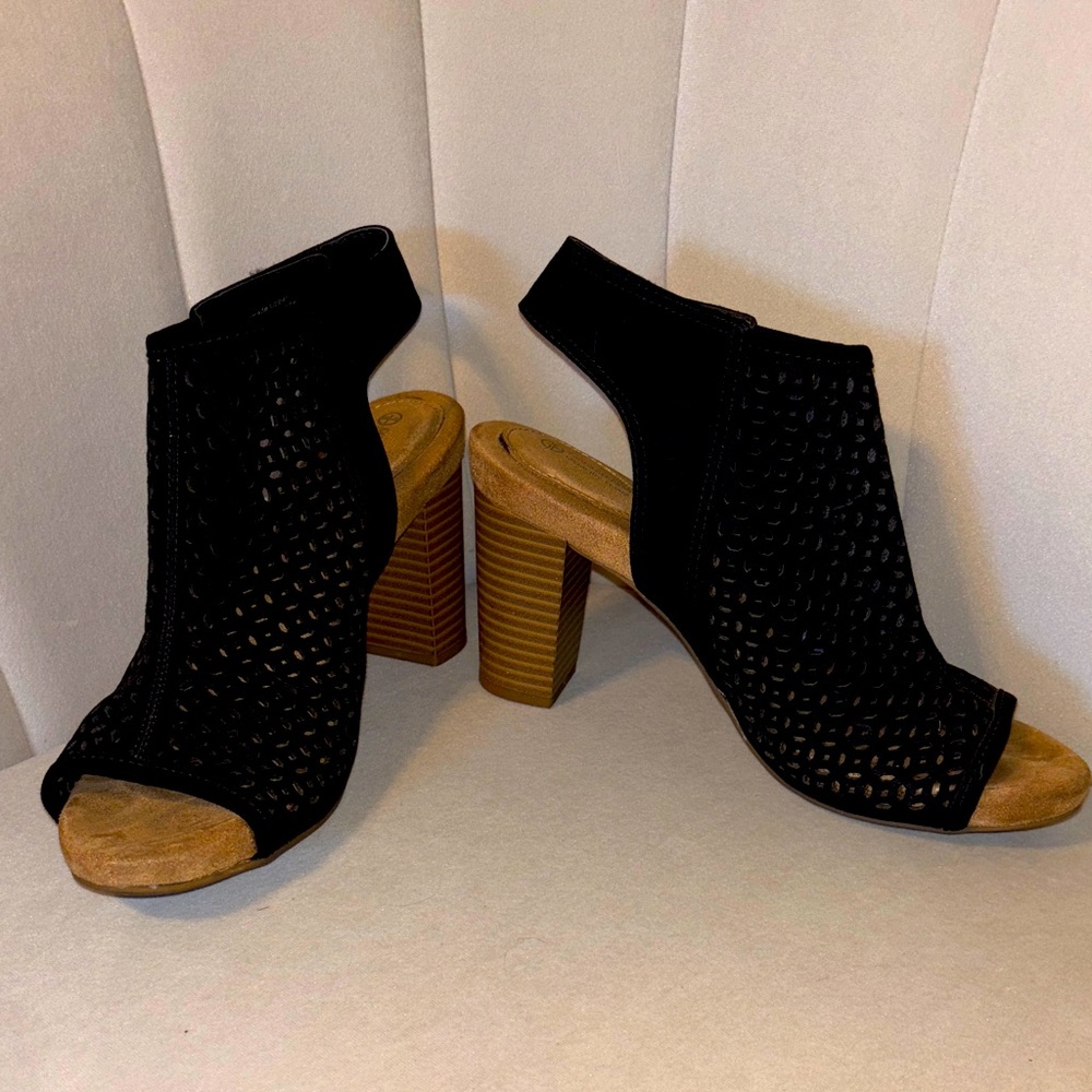 Giani Bernini Black Patterned Peep-Toe 2.5” Heels